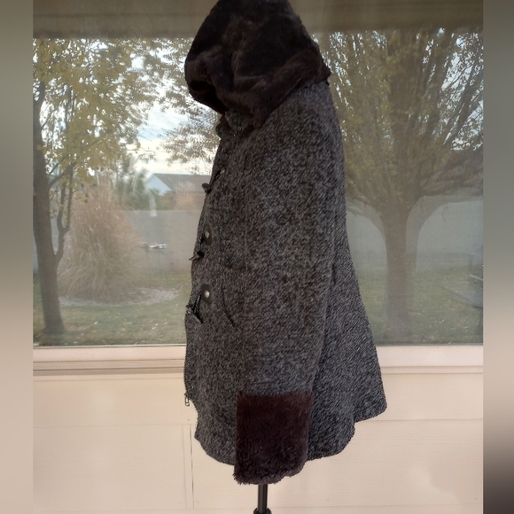 BKE Outwear The Buckle Black Gray Faux Fur Marled Peacoat Style Jacket Size S - Picture 9 of 16